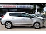 Peugeot 3008 1.6 - 16v. 165 Pk * Automaat * 100% Benzine * Luxe Allure * Navigatie * Panoramadak * 1/2 Leder Interieur * Trekhaak * Head Up Display * Climate & Cruise Control * Vingerhoets: Vierde Generatie Eersteklas Service !