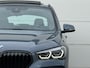 BMW X1 SDrive20i High Exe Org NL M-Sport Pano HK Head up display Camera Stoel en stuurverwarming Shadow line Trekhaak