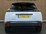 Peugeot e-2008 EV GT 54 kWh SOH 96,1%! - ORIGINEEL NEDERLANDSE AUTO - PARKEERSENSOREN VOOR EN ACHTER - 360 GRADEN CAMERA - NAVIGATIE - KEYLESS ENRTY & START - ADAPTIVE CRUISE CONTROL - CLIMATE CONTROL- DAADLOZE TELEFOONLADER