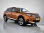 Peugeot 2008 SUV Allure 130pk | Navigatie | Achteruitrijcamera | Stoelverwarming | Climate Control | Cruise Control | Parkeersensoren | Keyless start | Armsteun | Bluetooth | Apple CarPlay / Android Auto | DAB+ radio | All seasonbanden | Donker getint glas | 17" lichtmetalen velgen |