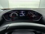 Peugeot 2008 SUV Allure 130pk | Navigatie | Achteruitrijcamera | Stoelverwarming | Climate Control | Cruise Control | Parkeersensoren | Keyless start | Armsteun | Bluetooth | Apple CarPlay / Android Auto | DAB+ radio | All seasonbanden | Donker getint glas | 17" lichtmetalen velgen |