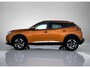 Peugeot 2008 SUV Allure 130pk | Navigatie | Achteruitrijcamera | Stoelverwarming | Climate Control | Cruise Control | Parkeersensoren | Keyless start | Armsteun | Bluetooth | Apple CarPlay / Android Auto | DAB+ radio | All seasonbanden | Donker getint glas | 17" lichtmetalen velgen |