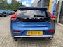 Volvo V40 T3 152PK R-DESIGN Polar+ AUTOMAAT |LED KOPLAMPEN| STOELVERWARMING| NAVIGATIE| CAMERA| HARMAN/KARDON| STANDKACHEL|