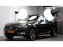 Volvo XC60 2.0 T6 AWD 250kW/340pk Aut8 Recharge Inscription BOWERS&WILKINS + HEAD UP + BLIS + PANORAMADAK + ADAPT.CRUISE + PILOT ASSIST + SPORTSTOELEN + CAMERA + ADAPTIVE LED + EL.TREKHAAK + STOEL-&STUURVERWARMING + BLIS + PARKSENSOREN V&A + 22" LM-VELGEN!!