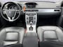 Volvo XC70 2.0 T5 FWD Summum | Bi-Xenon koplampen | Trekhaak | Schuif kantel dak | Standkachel | 18"Glossy black velgen | Lederen interieur | elektrisch verstelbare voorstoelen | verwarmbare voorstoelen |