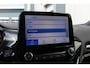 Ford Fiesta 1.0-100pk EcoBoost ST-Line. Luxe en sportieve Fiesta ! Stoel-, stuur- en voorraamverwarming, keyless entry/keyless go, adaptive cruise cntrl, volautm. airco, camera, parkeersensoren v+a, navigatie by Apple/Android, LM wielen, lane assist, LED ver