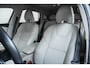 Volvo V40 Cross Country T3 Automaat Kinetic | Parkeerverwarming | Parkeersensoren voor + achter | Volvo on Call | Stoelverwarming | Keyless entree | High performance audio | Navigatie | Cruise control