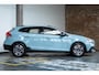Volvo V40 Cross Country T3 Automaat Kinetic | Parkeerverwarming | Parkeersensoren voor + achter | Volvo on Call | Stoelverwarming | Keyless entree | High performance audio | Navigatie | Cruise control