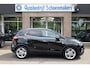 Opel Mokka X 1.4 Turbo Black Edition LEER TREKHAAK-AFN STOEL/STUURVERW. CARPLAY CAMERA PANO CRUISE CLIMA NAVI VOICE ELEC-VERST-STOELEN 2XPDC 19''LMV