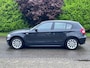BMW 1-Serie 118i High Executive Automaat*Leder*Navi*Cruise*Clima*NAP*LM velgen*Parkeersensoren*