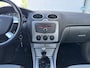 Ford Focus Wagon 1.6-16V Comfort 101 PK. Mooie en goed onderhouden auto van de tweede eigenaar !!! Distributieriem en waterpomp vervangen bij 193.000 KM in 2021 !!