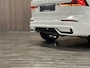 Volvo XC60 T8 AWD Recharge Ultimate Dark | Luchtvering | Bowers & Wilkins | Trekhaak | Crystal White | Head-Up Display | Adaptieve Cruise Control | Voorverwarming met Volvo On Call App | Full LED Meesturende koplampen | Stoelverwarming voor+achter | Stuurwielverwarm