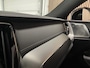 Volvo XC60 T8 AWD Recharge Ultimate Dark | Luchtvering | Bowers & Wilkins | Trekhaak | Crystal White | Head-Up Display | Adaptieve Cruise Control | Voorverwarming met Volvo On Call App | Full LED Meesturende koplampen | Stoelverwarming voor+achter | Stuurwielverwarm