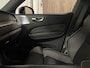Volvo XC60 T8 AWD Recharge Ultimate Dark | Luchtvering | Bowers & Wilkins | Trekhaak | Crystal White | Head-Up Display | Adaptieve Cruise Control | Voorverwarming met Volvo On Call App | Full LED Meesturende koplampen | Stoelverwarming voor+achter | Stuurwielverwarm