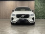 Volvo XC60 T8 AWD Recharge Ultimate Dark | Luchtvering | Bowers & Wilkins | Trekhaak | Crystal White | Head-Up Display | Adaptieve Cruise Control | Voorverwarming met Volvo On Call App | Full LED Meesturende koplampen | Stoelverwarming voor+achter | Stuurwielverwarm