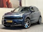 Lynk & Co 01 1.5 ZWARTE HEMEL, 6,6kW 60 STUKS OP VOORRAAD ! VOL OPTIES ! 360 CAMERA ADAPTIVE CRUISE CONTROL PANORAMA SCHUIF/KANTELDAK APPLE CARPLAY/ANDROID RIJSTROOKSENSOREN ZEER MOOI !! Brgl