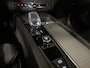 Volvo XC60 T6 AWD Recharge Plus Black Edition | Trekhaak | Adaptieve Cruise Control | Stoelverwarming voor+achter | Stuurwielverwarming | 21 Inch | Full LED meesturende koplampen | Parkeercamera | Pilot Assist | BLIS Dode Hoek Detectie | Elektrische voorstoelen gehe