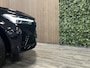 Volvo XC60 T6 AWD Recharge Plus Black Edition | Trekhaak | Adaptieve Cruise Control | Stoelverwarming voor+achter | Stuurwielverwarming | 21 Inch | Full LED meesturende koplampen | Parkeercamera | Pilot Assist | BLIS Dode Hoek Detectie | Elektrische voorstoelen gehe