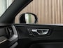 Volvo XC60 T6 AWD Recharge Plus Black Edition | Trekhaak | Adaptieve Cruise Control | Stoelverwarming voor+achter | Stuurwielverwarming | 21 Inch | Full LED meesturende koplampen | Parkeercamera | Pilot Assist | BLIS Dode Hoek Detectie | Elektrische voorstoelen gehe