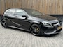 Mercedes-Benz A-klasse 180 d AMG Automaat | Navigatiesysteem | LED koplampen | Sportstoelen | Rode stiksels & gele remklauwen | Flippers | Parkeersensoren voor en achter