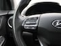 Hyundai Kona Hyundai Kona Premium 64kWh 204pk 482km WLTP [ SCHUIFDAK+LEDER+CAMERA+CARPLAY+CLIMAAT+PDC+NAVIGATIE ]