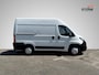 Peugeot Boxer 330 2.0 BlueHDI L1H2 Premium 3-Persoons | Trekhaak | Kastinbouw Laadruimte | Camera | Airco | Cruise Control | Rijklaarprijs! (Ex. BTW/BPM)