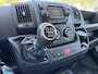 Peugeot Boxer 330 2.0 BlueHDI L1H2 Premium 3-Persoons | Trekhaak | Kastinbouw Laadruimte | Camera | Airco | Cruise Control | Rijklaarprijs! (Ex. BTW/BPM)