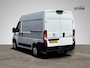 Peugeot Boxer 330 2.0 BlueHDI L1H2 Premium 3-Persoons | Trekhaak | Kastinbouw Laadruimte | Camera | Airco | Cruise Control | Rijklaarprijs! (Ex. BTW/BPM)
