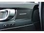 Volvo XC40 2.0 B4 Plus Black Edition | Lichtmetalen Velgen 20"| Extra Getint Glas | Visual Park Assist (incl. 360º view) | Elektrisch Glazen Panorama-Dak | Stof/ Kunstlederen Bekleding | Apple Carplay/Android Auto | Premium Audio by Harman Kardon | Electronic Climate Controle