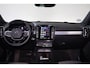 Volvo XC40 B3 Plus Dark - IntelliSafe Assist & Surround - Harman/Kardon audio - Parkeercamera achter - Verwarmde voorstoelen & stuur - Parkeersensoren voor & achter - Elektr. bedienb. voorstoelen met geheugen links - Draadloze tel. lader - Extra getint glas - 18' LMV