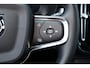 Volvo XC40 B3 Plus Dark - IntelliSafe Assist & Surround - Harman/Kardon audio - Parkeercamera achter - Verwarmde voorstoelen & stuur - Parkeersensoren voor & achter - Elektr. bedienb. voorstoelen met geheugen links - Draadloze tel. lader - Extra getint glas - 18' LMV