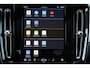 Volvo XC40 B3 Plus Dark - IntelliSafe Assist & Surround - Harman/Kardon audio - Parkeercamera achter - Verwarmde voorstoelen & stuur - Parkeersensoren voor & achter - Elektr. bedienb. voorstoelen met geheugen links - Draadloze tel. lader - Extra getint glas - 18' LMV