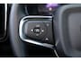 Volvo XC40 B3 Plus Dark - IntelliSafe Assist & Surround - Harman/Kardon audio - Parkeercamera achter - Verwarmde voorstoelen & stuur - Parkeersensoren voor & achter - Elektr. bedienb. voorstoelen met geheugen links - Draadloze tel. lader - Extra getint glas - 18' LMV
