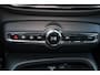 Volvo XC40 B3 Plus Dark - IntelliSafe Assist & Surround - Harman/Kardon audio - Parkeercamera achter - Verwarmde voorstoelen & stuur - Parkeersensoren voor & achter - Elektr. bedienb. voorstoelen met geheugen links - Draadloze tel. lader - Extra getint glas - 18' LMV
