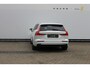 Volvo V60 T6 350PK Plug-in hybrid AWD Plus Bright Long Range / 19" lichtmetalen velgen / Harman Kardon Audio / Adaptieve Cruise Control / Elektrisch verstelbare voorstoelen met geheugen