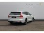 Volvo V60 T6 350PK Plug-in hybrid AWD Plus Bright Long Range / 19" lichtmetalen velgen / Harman Kardon Audio / Adaptieve Cruise Control / Elektrisch verstelbare voorstoelen met geheugen