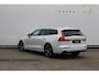 Volvo V60 T6 350PK Plug-in hybrid AWD Plus Bright Long Range / 19" lichtmetalen velgen / Harman Kardon Audio / Adaptieve Cruise Control / Elektrisch verstelbare voorstoelen met geheugen