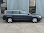 Volvo V70 2.0T Momentum Handgeschakeld - Leder - Parkeerhulp voor + achter - 17'' Lichtmetaal - Trekhaak - Zeer goed onderhouden Auto