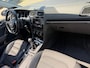 Volkswagen Golf Variant 1.2 TSI Business Edition met elec panoramadak en parkeersensoren / camera en navigatie en bluetooth