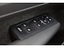Volvo XC40 B3 Plus Dark - IntelliSafe Assist & Surround - 360º Camera - Harman/Kardon audio - Verwarmde voorstoelen & stuur - Parkeersensoren voor & achter - Elektr. bedienb. voorstoelen met geheugen links - Draadloze tel. lader - Extra getint glas - 19' LMV