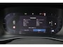 Volvo XC40 B3 Plus Dark - IntelliSafe Assist & Surround - 360º Camera - Harman/Kardon audio - Verwarmde voorstoelen & stuur - Parkeersensoren voor & achter - Elektr. bedienb. voorstoelen met geheugen links - Draadloze tel. lader - Extra getint glas - 19' LMV