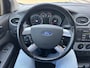 Ford Focus 1.6-16V Futura 5 deurs [ airco,audio,cruise,trekhaak ]