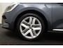 Renault Clio TCe 100 Zen | Navigatie | Parkeersensoren achter | Airco | Cruise Control | Apple Carplay | Android Auto | LED koplampen |