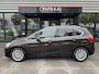 BMW 2-Serie Active Tourer 218d Luxury|NL-Auto|Pano|Leder|Memory|Camera|HUD|Navi|Stoelverwarming|150PK