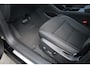 Volvo EC40 Single Motor Extended Range Ultra Black Ed. 82 kWh | Elektrisch bedienbare bestuurdersstoel met geheugen | Verwarmbare voorstoelen + Stuurwiel | 360-Camera | Premium Audio by Harman Kardon | Warmtepomp | Adaptieve Cruise Control met Pilot Assist | Glazen panoramisch dak | Extra getint glas achter| Blind Spot Information System | Google Services | Zwarte 20'' Lichtmetalen wielen