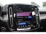 Volvo XC40 2.0 B4 Plus Dark Achteruitrijcamera | Parkeersensoren | Dodehoekdetectie Met Correctie | Adaptieve Cruise Control | Verwarmbare Voorstoelen | Navigatiesysteem | Keyless Entry | Electronic Climate Control