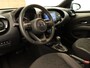 Toyota Aygo X 1.0 VVT-i S-CVT Envy - NAVIGATIE - PARKEERSENSOREN VOOR EN ACHTER - STOELVERWARMING - DRAADLOZE TELEFOONLADER - KEYLESS ENTRY & START - APPLE CARPLAY/ANDROID AUTO