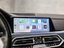 BMW X5 xDrive45e High Executive M Sport 395Pk Automaat (SKYLOUNGE PANORAMADAK, ALCANTARA HEMELBEKLEDING, M PAKKET, LUCHTVERING, APPLE CARPLAY, COMFORT ZETELS, LASER LED, ADAPTIVE CRUISE, HARMAN/KARDON, STUUR/STOELVERWARMING, NIEUWS