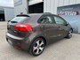 Kia Rio 1.4 CVVT ExecutiveLine / Clima / Cruise / Schuif-kanteldak / Leder / Camera / Stoel en stuurverw. / Navi