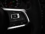 Volkswagen Golf 2.0 TSI GTI | Panoramadak | Stoelverwarming | Carplay | Camera | Sportstoelen | Climate control | Parkeerhulp | Cruise control | 19'' lichtmetalen velgen